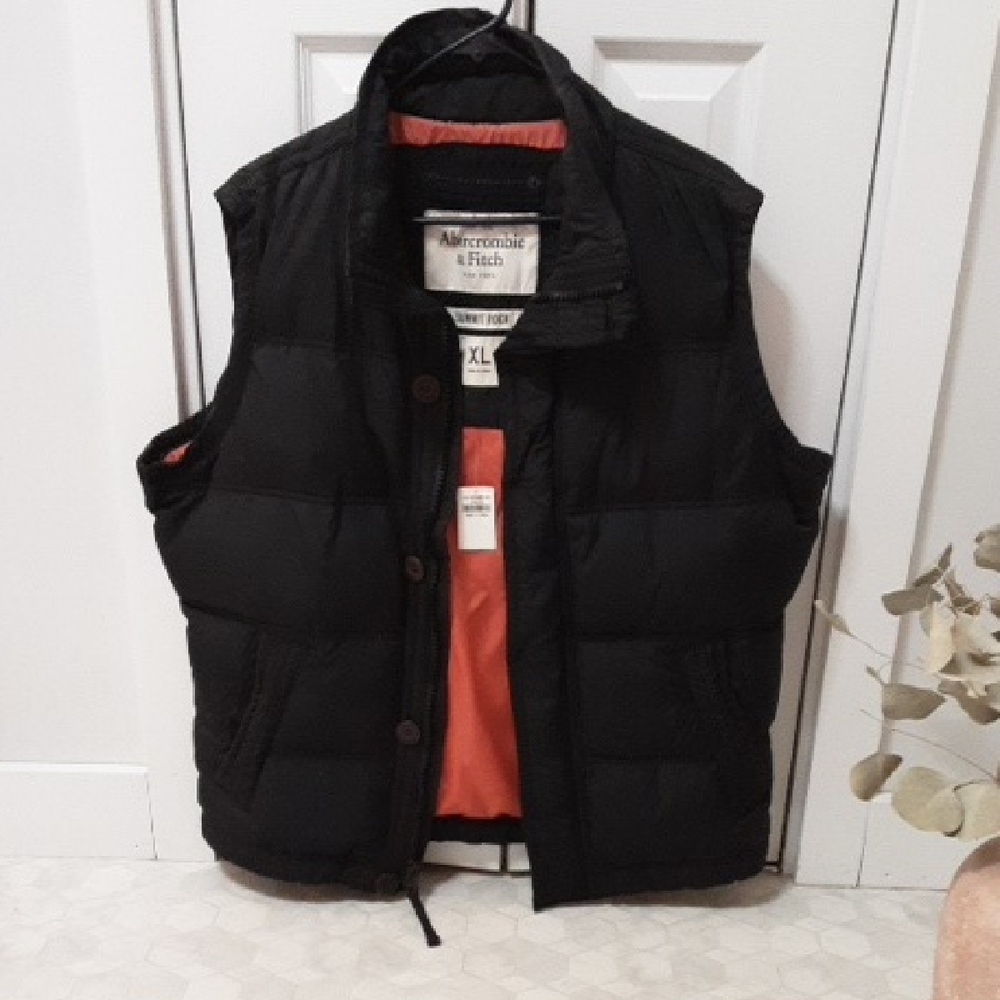 Abercrombie & Fitch Black and Orange Vest